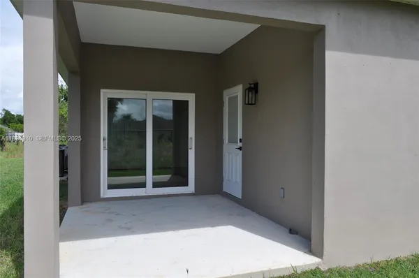 a view of a house with backyard porch and garden