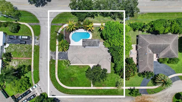 $799,900 | 7040 Northwest 8th Court, Plantation, FL 33317