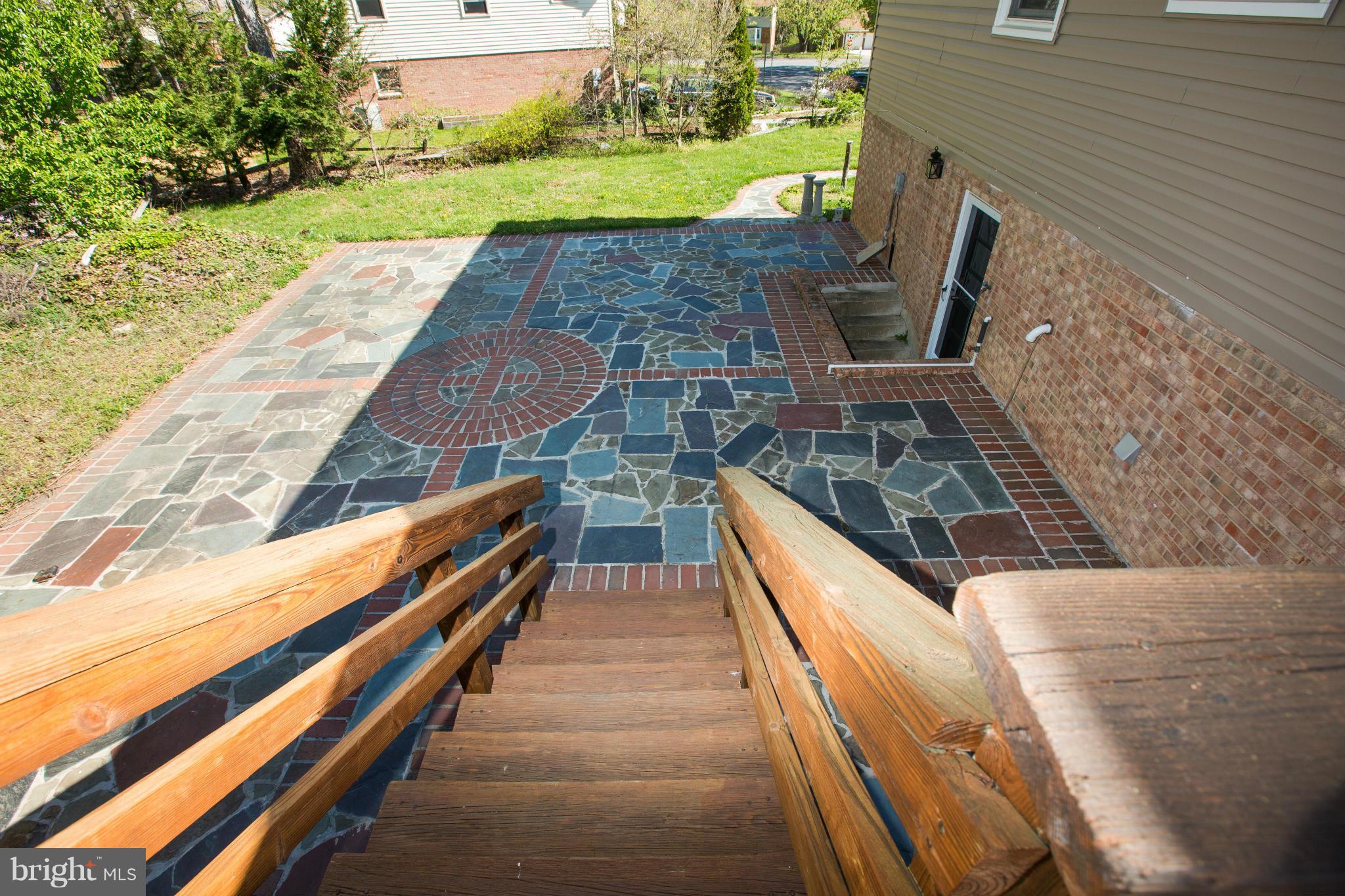 6004 Roxbury Avenue Springfield, VA 22152 - Photo 20 of 25 Exterior (Rear)