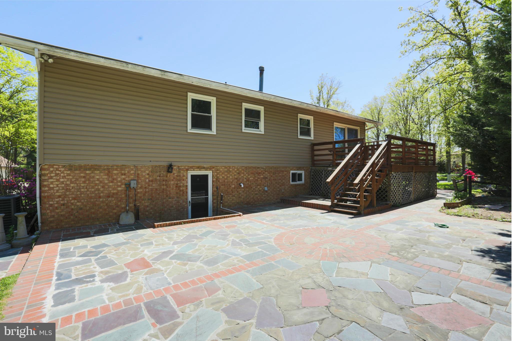 6004 Roxbury Avenue Springfield, VA 22152 - Photo 23 of 25 Exterior (Rear)