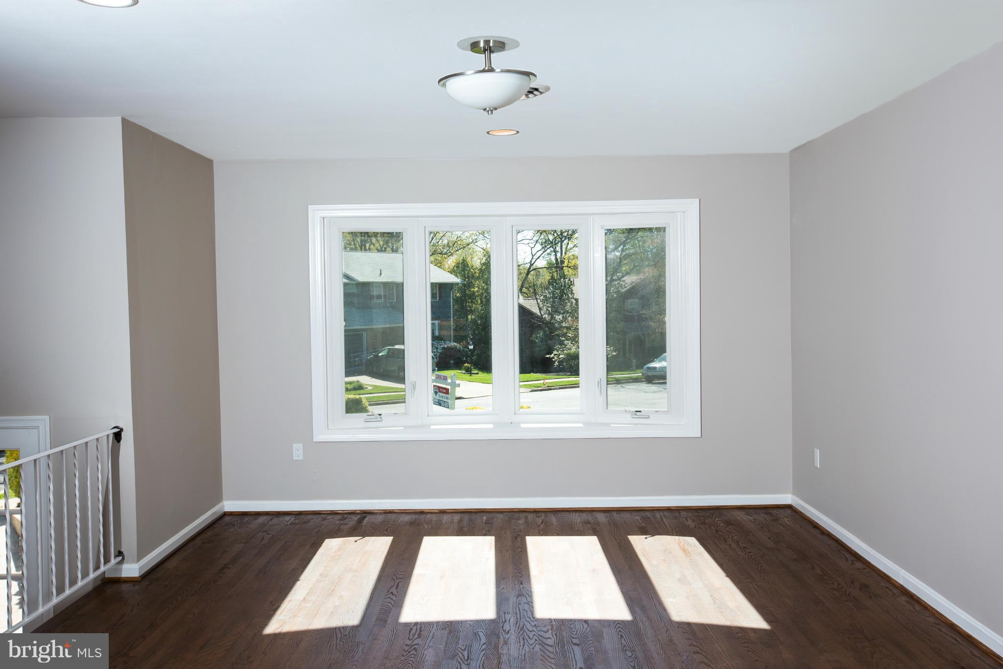 6004 Roxbury Avenue Springfield, VA 22152 - Photo 6 of 25 Living Room