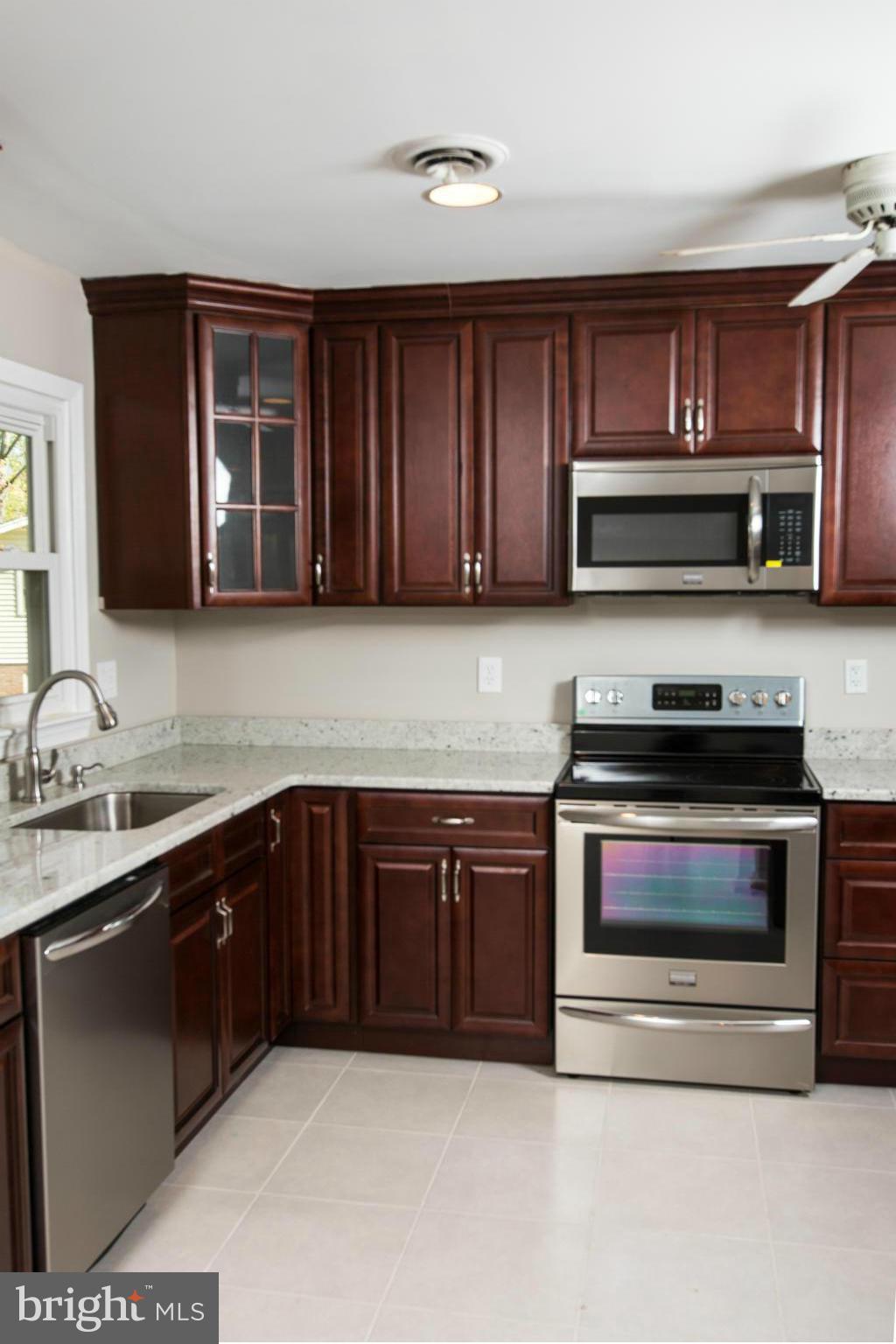6004 Roxbury Avenue Springfield, VA 22152 - Photo 8 of 25 Kitchen