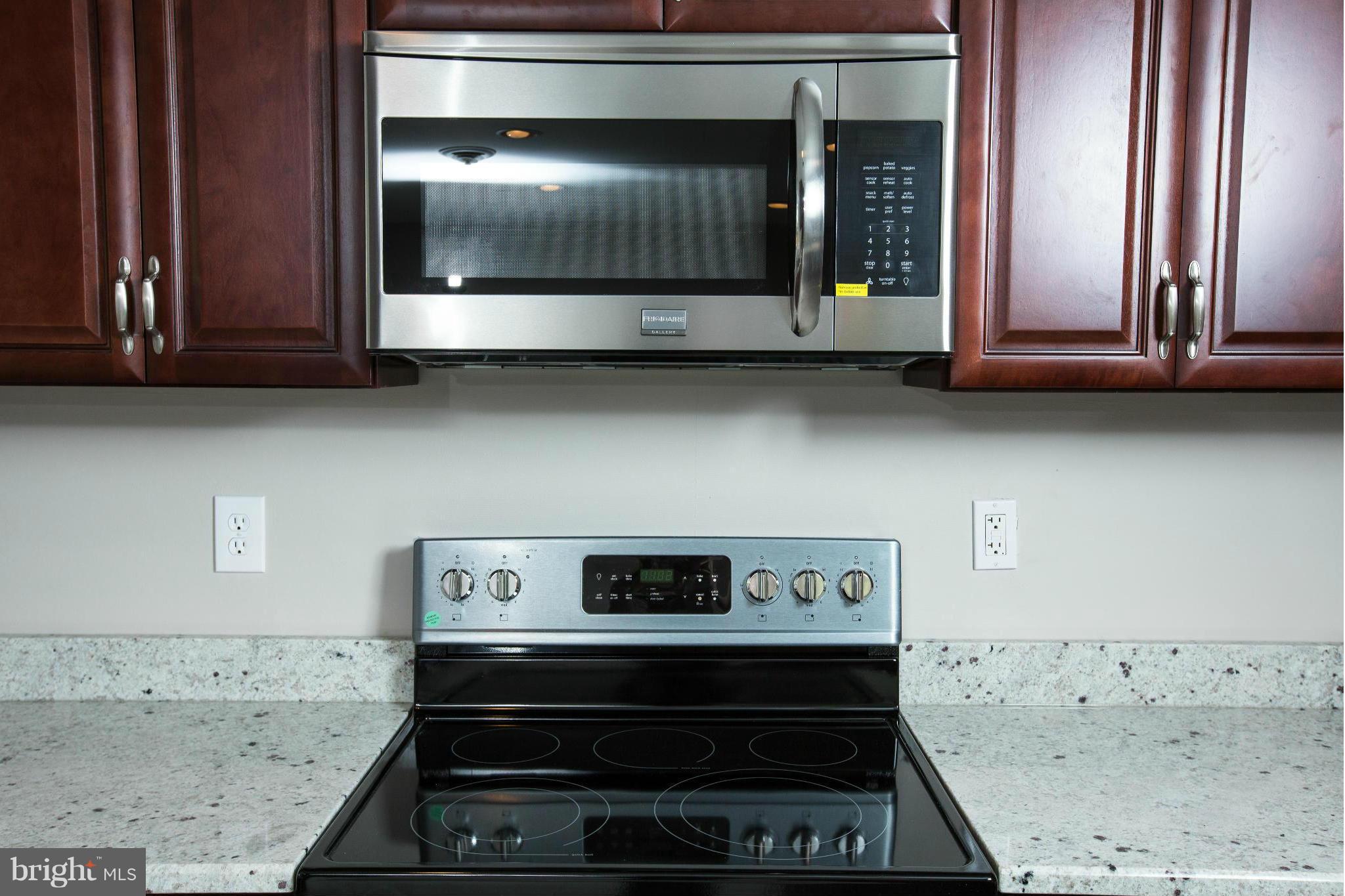 6004 Roxbury Avenue Springfield, VA 22152 - Photo 9 of 25 Kitchen