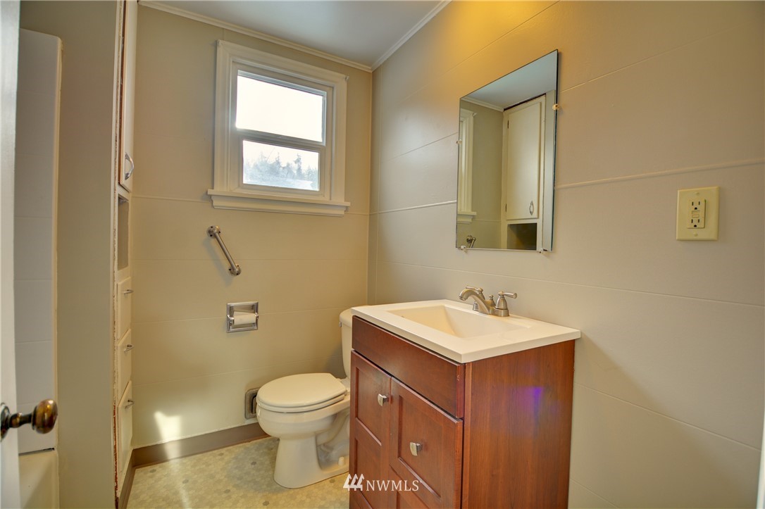 1603 South Machias Road Snohomish, WA 98290 - Photo 8 of 28 a bathroom with a sink toilet and mirror
