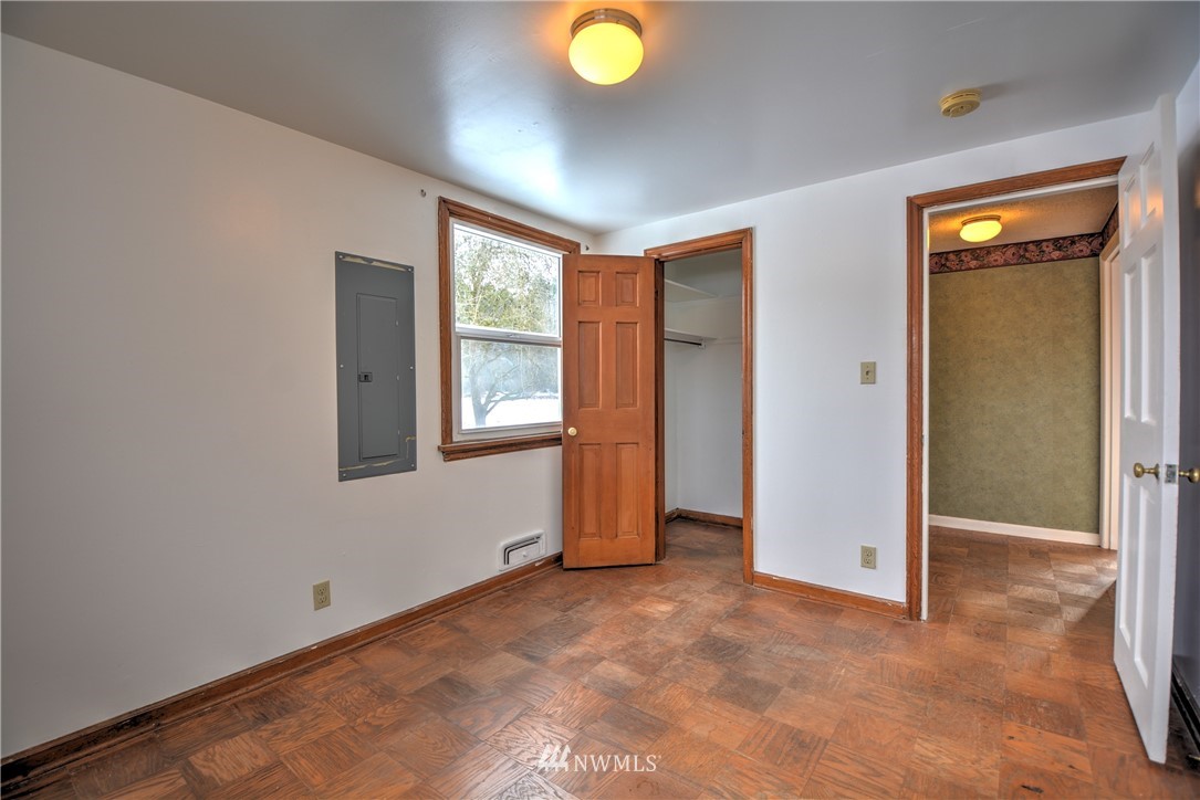 1603 South Machias Road Snohomish, WA 98290 - Photo 9 of 28 a view of an empty room and window