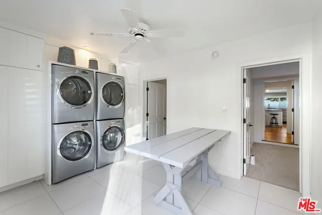 a view of entryway with washer and dryer