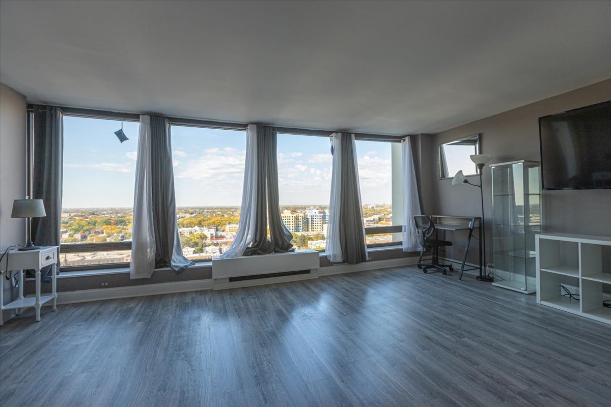 5445 North Sheridan Road, Unit 1905 Chicago, IL 60640 - Photo 2 of 11