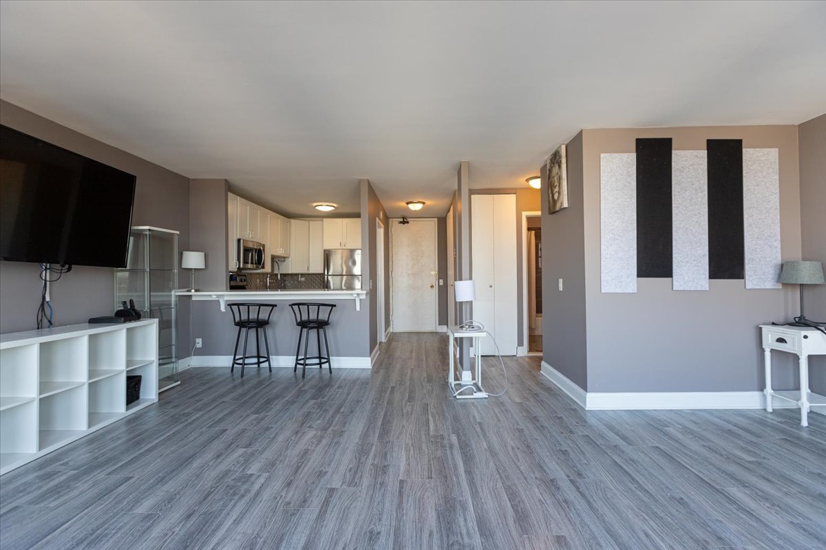 5445 North Sheridan Road, Unit 1905 Chicago, IL 60640 - Photo 5 of 11