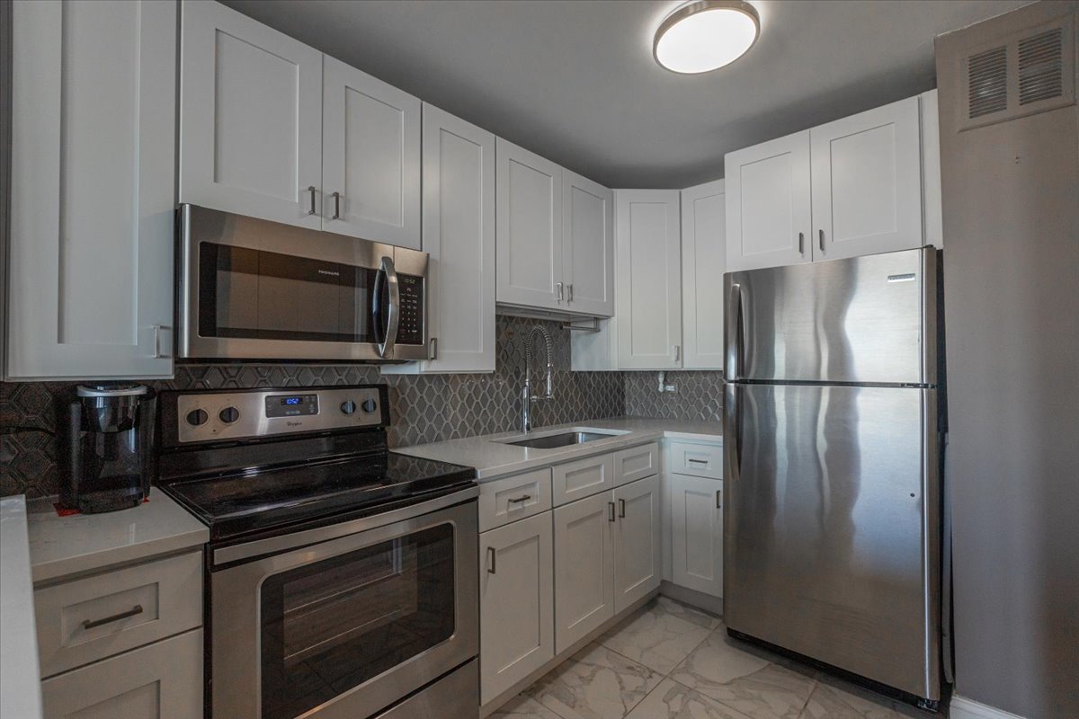 5445 North Sheridan Road, Unit 1905 Chicago, IL 60640 - Photo 6 of 11