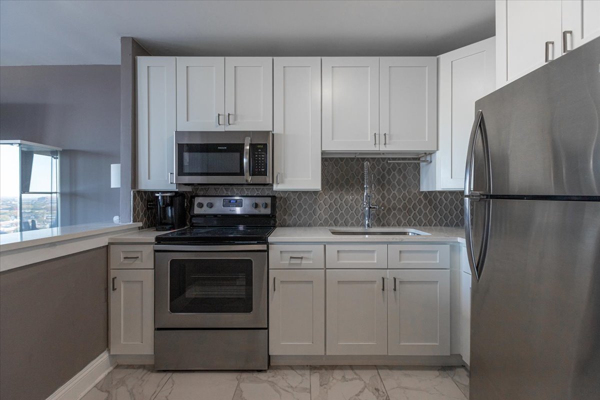 5445 North Sheridan Road, Unit 1905 Chicago, IL 60640 - Photo 7 of 11