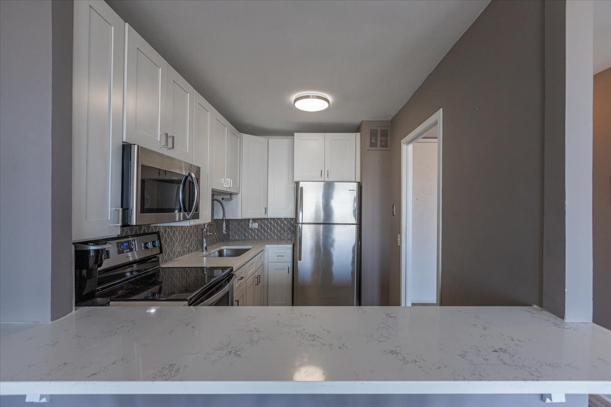 5445 North Sheridan Road, Unit 1905 Chicago, IL 60640 - Photo 8 of 11