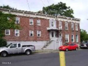 $1,045 | 205 25th Street, Unit 2, Watervliet, NY 12189