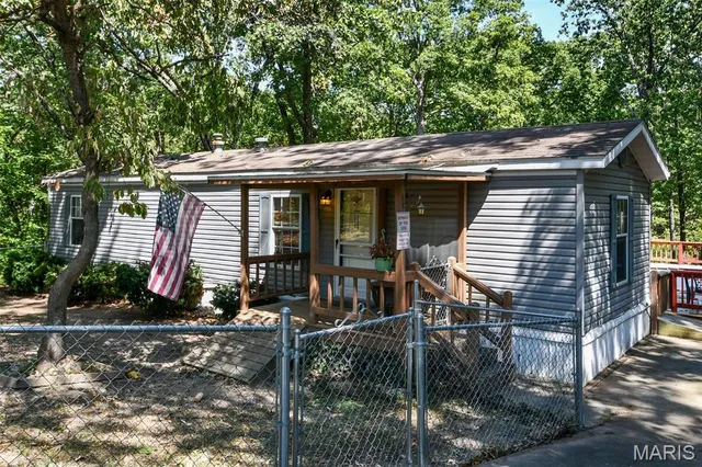 $179,900 | 260 State Rd J, Roach, MO 65787