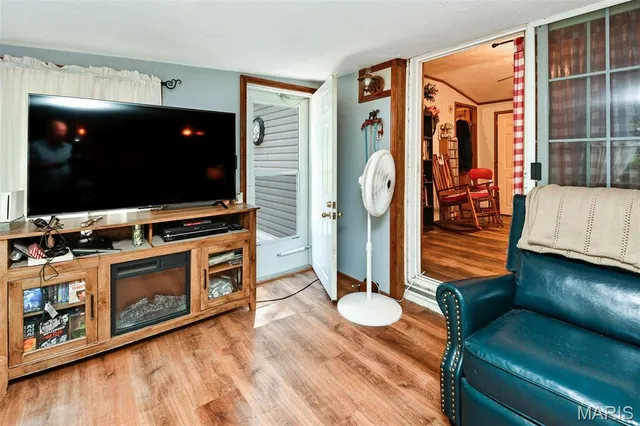 $179,900 | 260 State Rd J, Roach, MO 65787