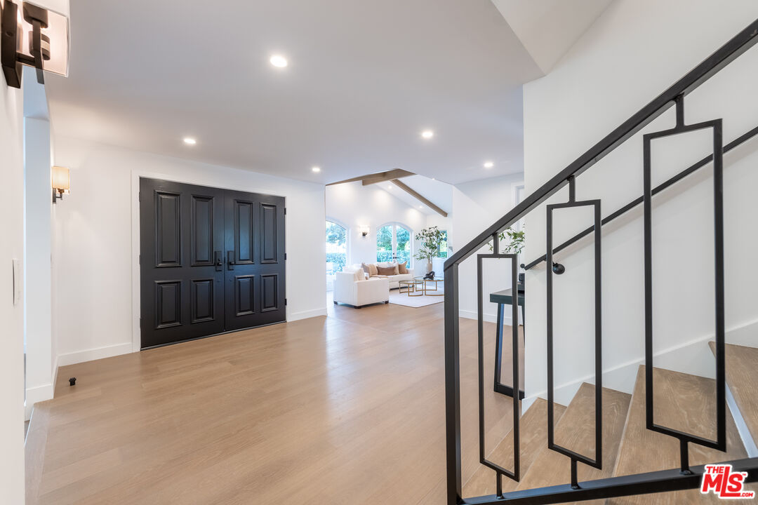 17153 Adlon Road Encino, CA 91436 - Photo 4 of 56 Gallery Image 4