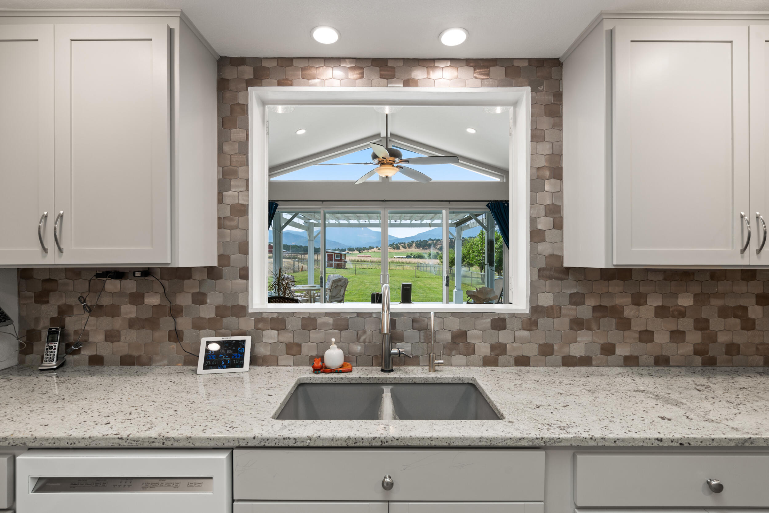 4810 Fern Valley Road Medford, OR 97504 - Photo 13 of 72 4810 fern valley rd, phoenix-23