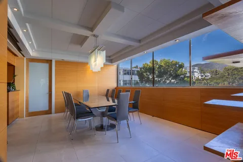 $6,000 | 17366 Sunset Boulevard, Unit 302, Pacific Palisades, CA 90272