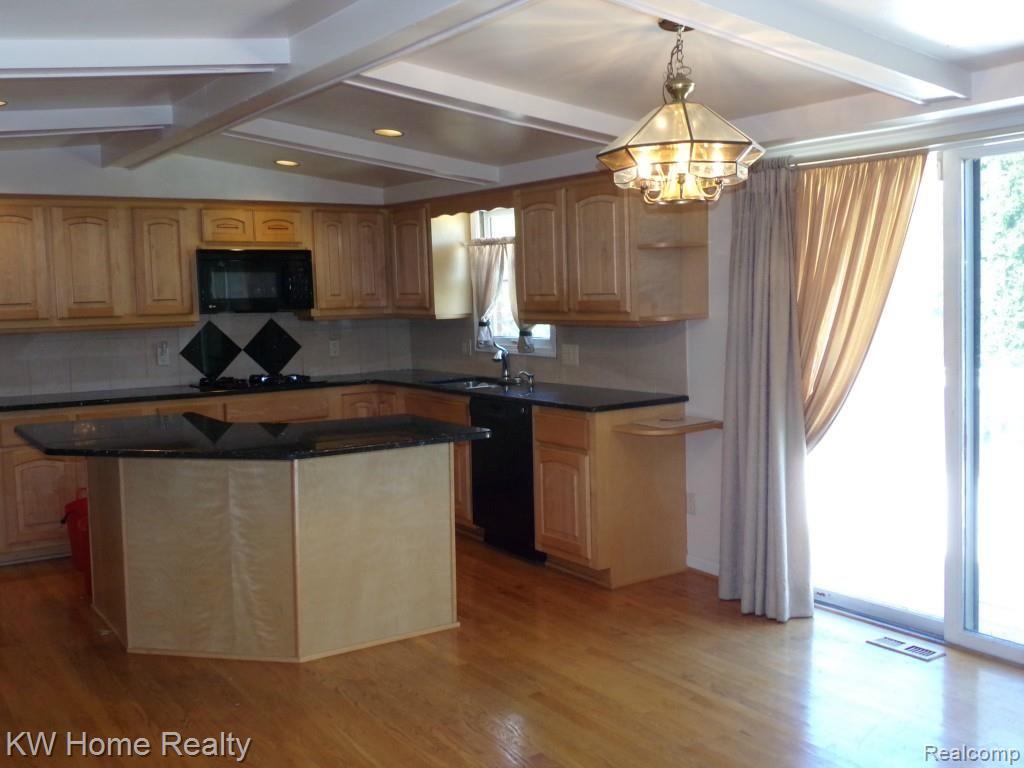 3081 Burlington Court Rochester, MI 48306 - Photo 10 of 40