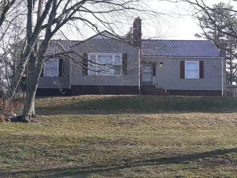 151 Sand Knob Road Hinton, WV 25951 - Photo 1 of 12 Gallery Image 1