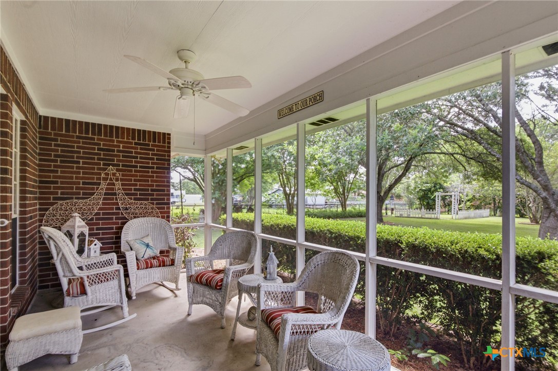 303 Perth Road Victoria, TX 77904 - Photo 4 of 39