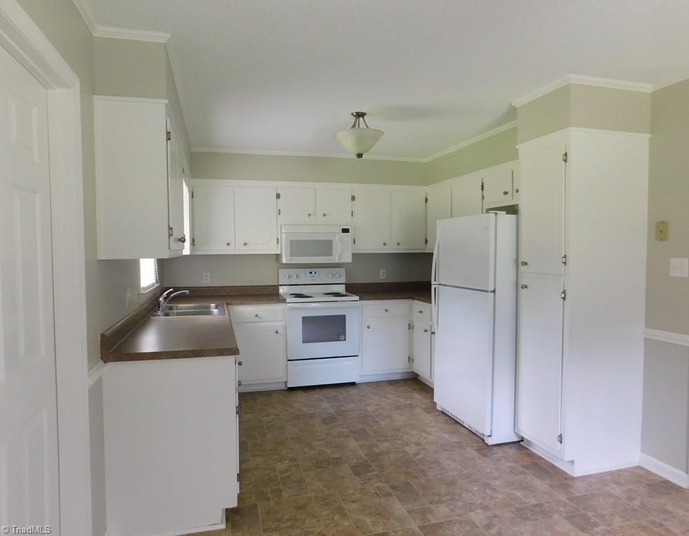 370 Dodson Road Mebane, NC 27302 - Photo 7 of 10 Kitchen with new appliance