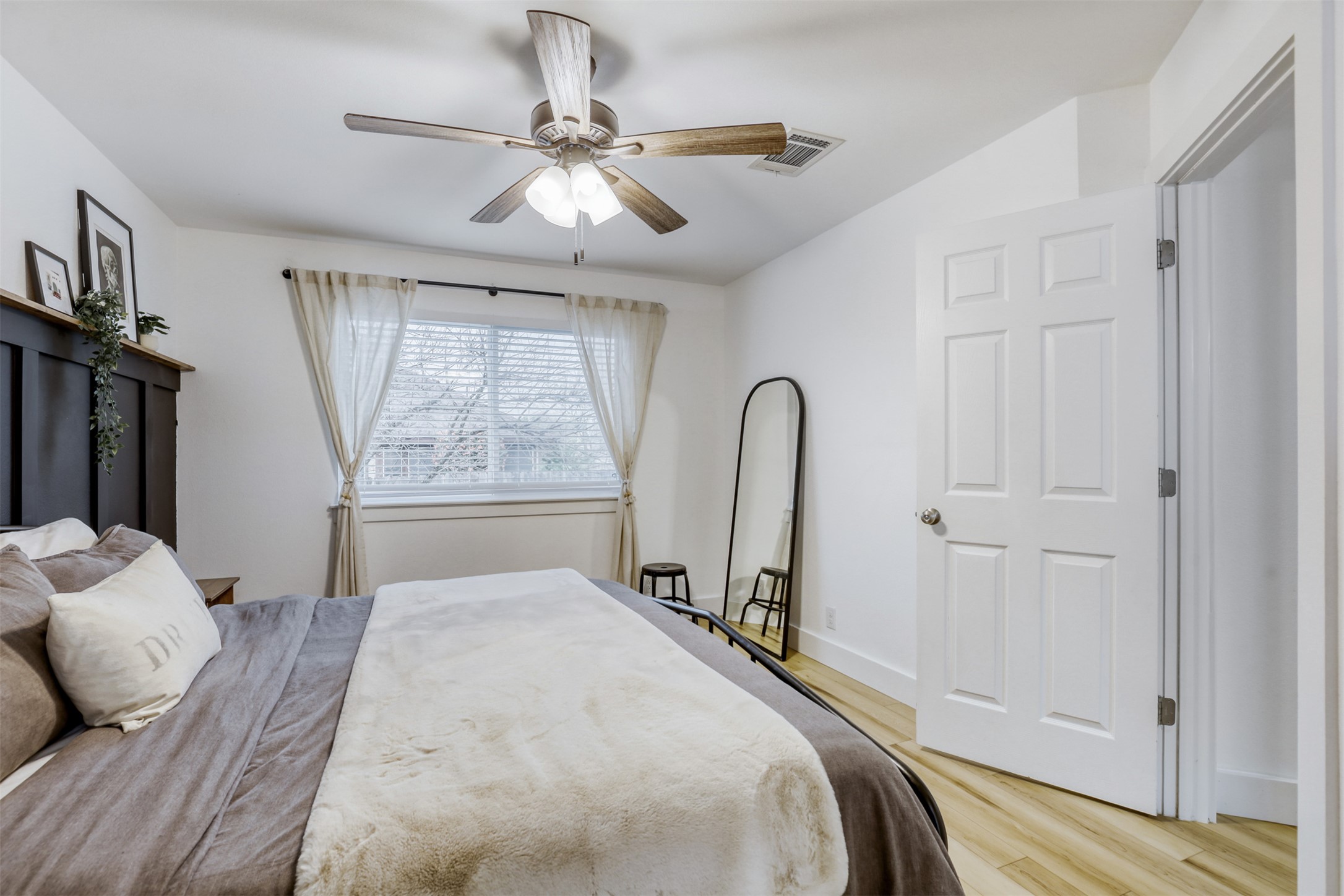 104 Aspen Trail Georgetown, TX 78626 - Photo 11 of 29 a bedroom with a bed and a chandelier