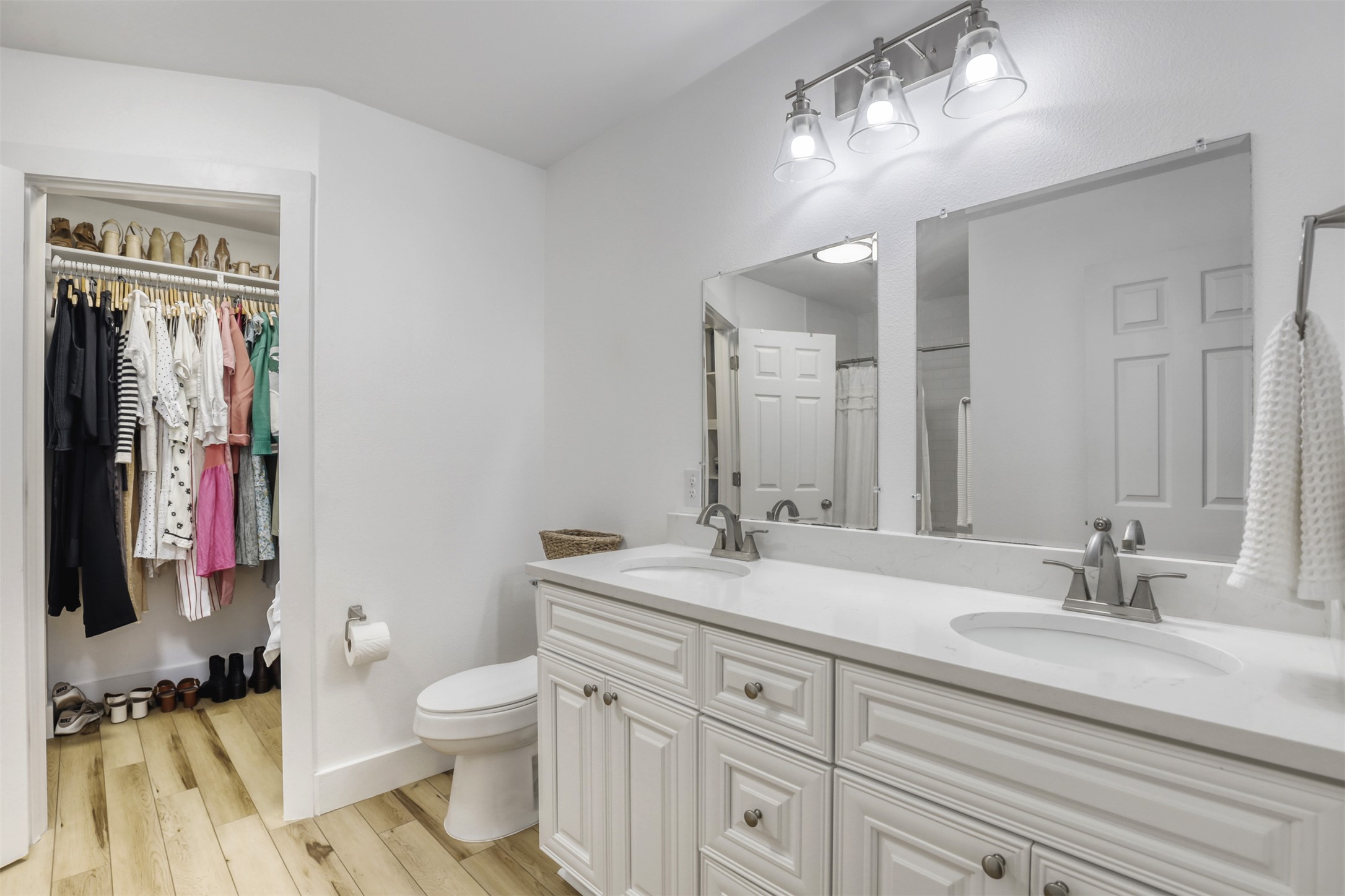 104 Aspen Trail Georgetown, TX 78626 - Photo 13 of 29 a bathroom with a double vanity sink and a mirror