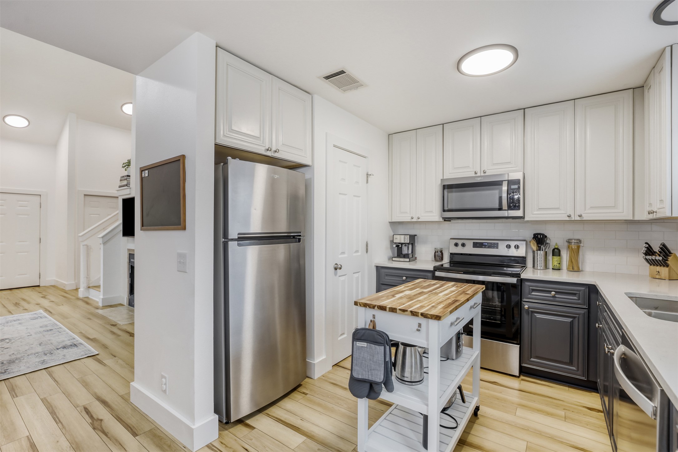 104 Aspen Trail Georgetown, TX 78626 - Photo 8 of 29 a kitchen with stainless steel appliances granite countertop a stove a refrigerator and a microwave