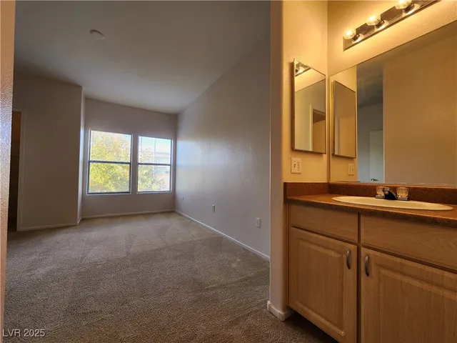 $1,300 | 8250 North Grand Canyon Drive, Unit 2171, Las Vegas, NV 89166