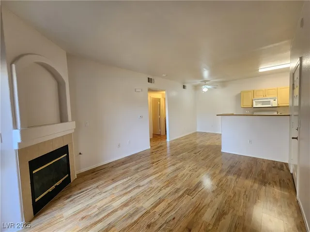 $1,300 | 8250 North Grand Canyon Drive, Unit 2171, Las Vegas, NV 89166