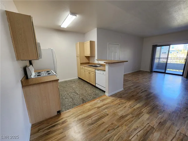 $1,300 | 8250 North Grand Canyon Drive, Unit 2171, Las Vegas, NV 89166