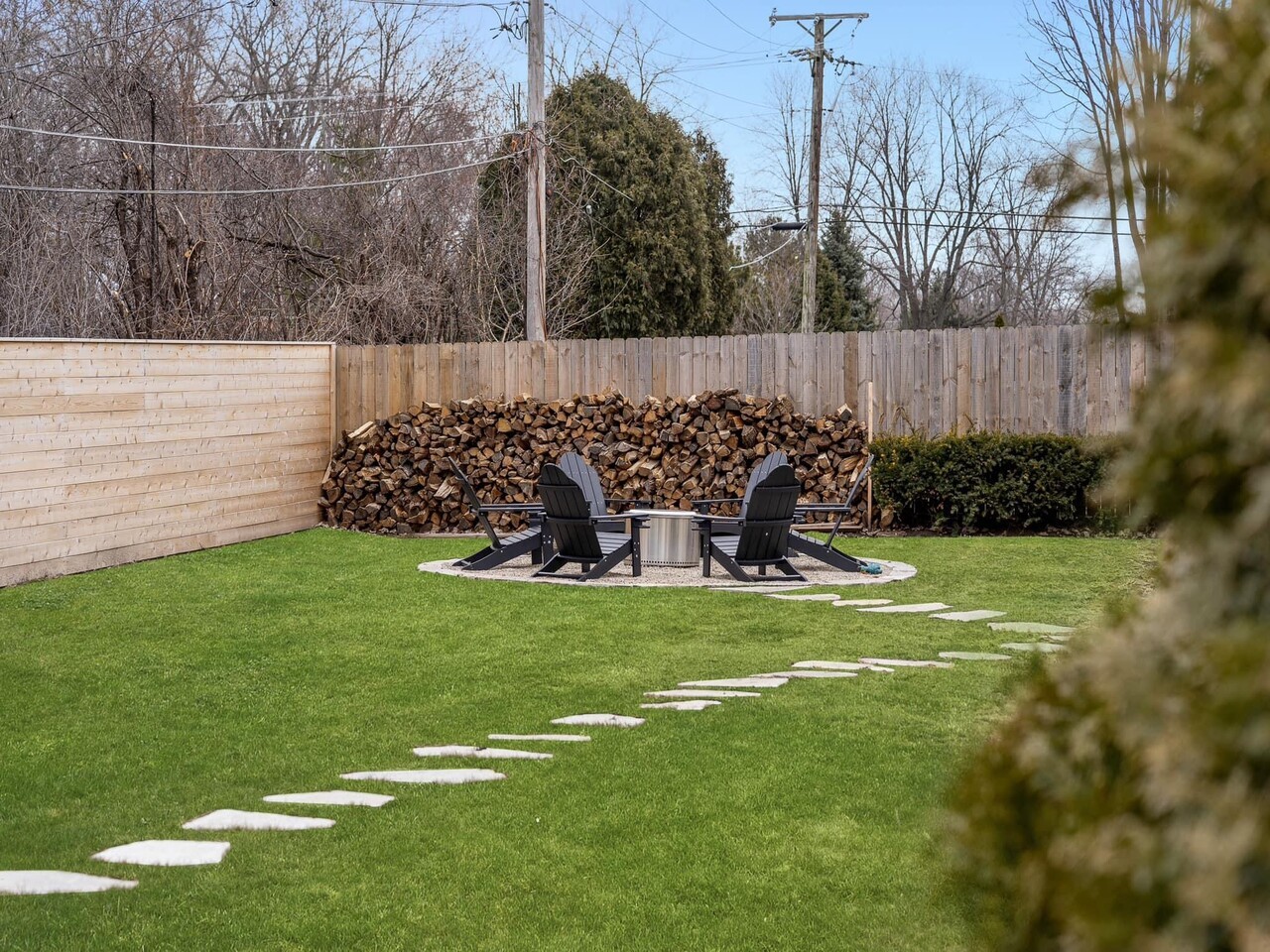707 West Woodland Road Lake Bluff, IL 60044 - Photo 14 of 14 a view of a backyard