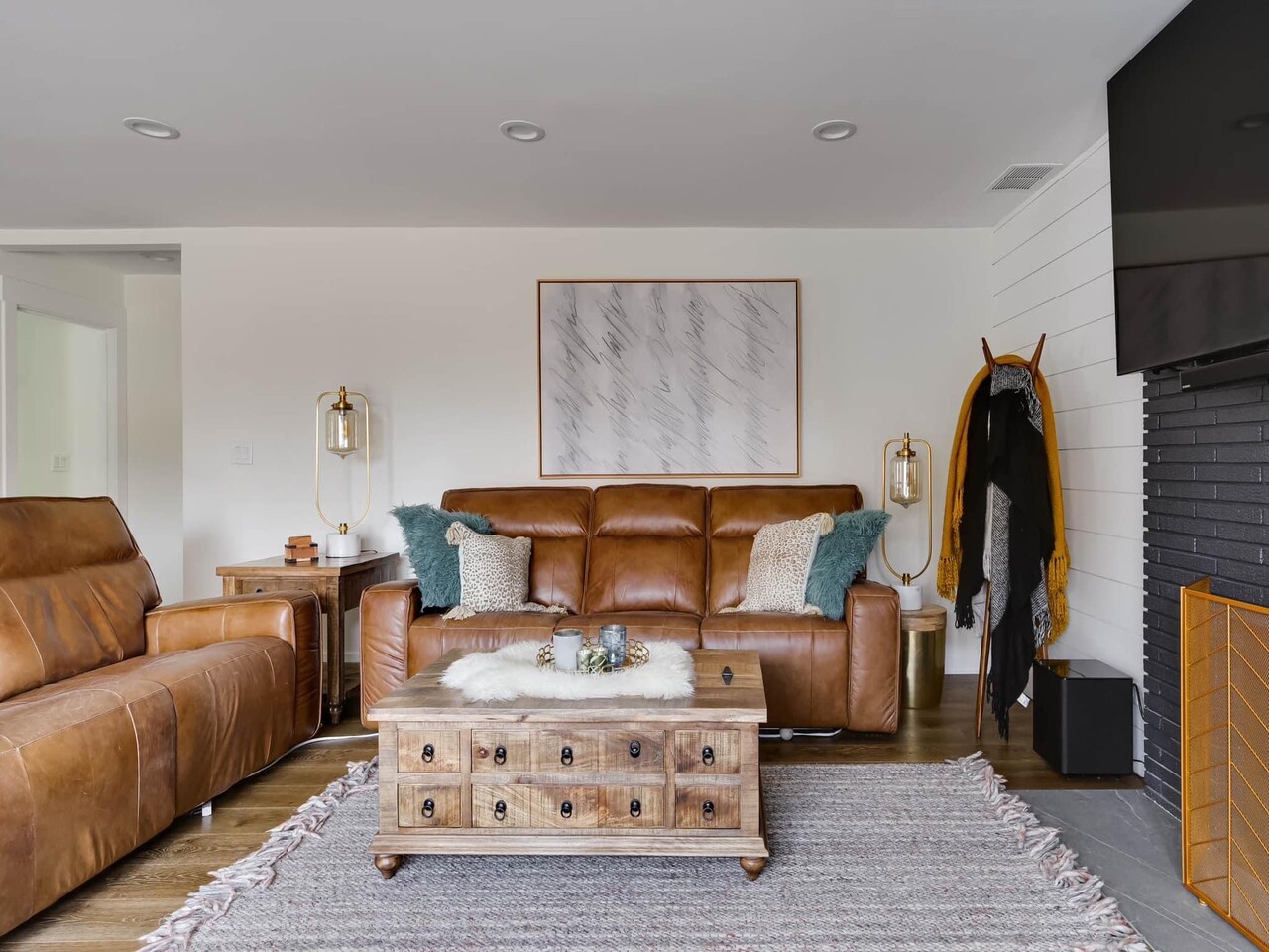 707 West Woodland Road Lake Bluff, IL 60044 - Photo 8 of 14 a living room with furniture and a couch