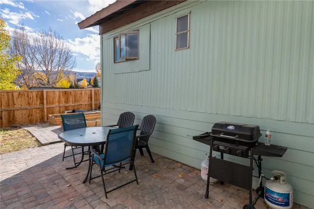 a view of a workspace with furniture