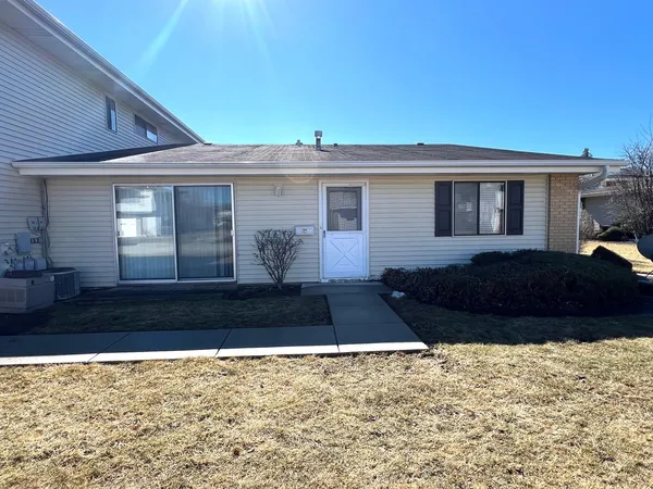 $270,000 | 116 Cotuit Court, Unit 1312, Schaumburg, IL 60193