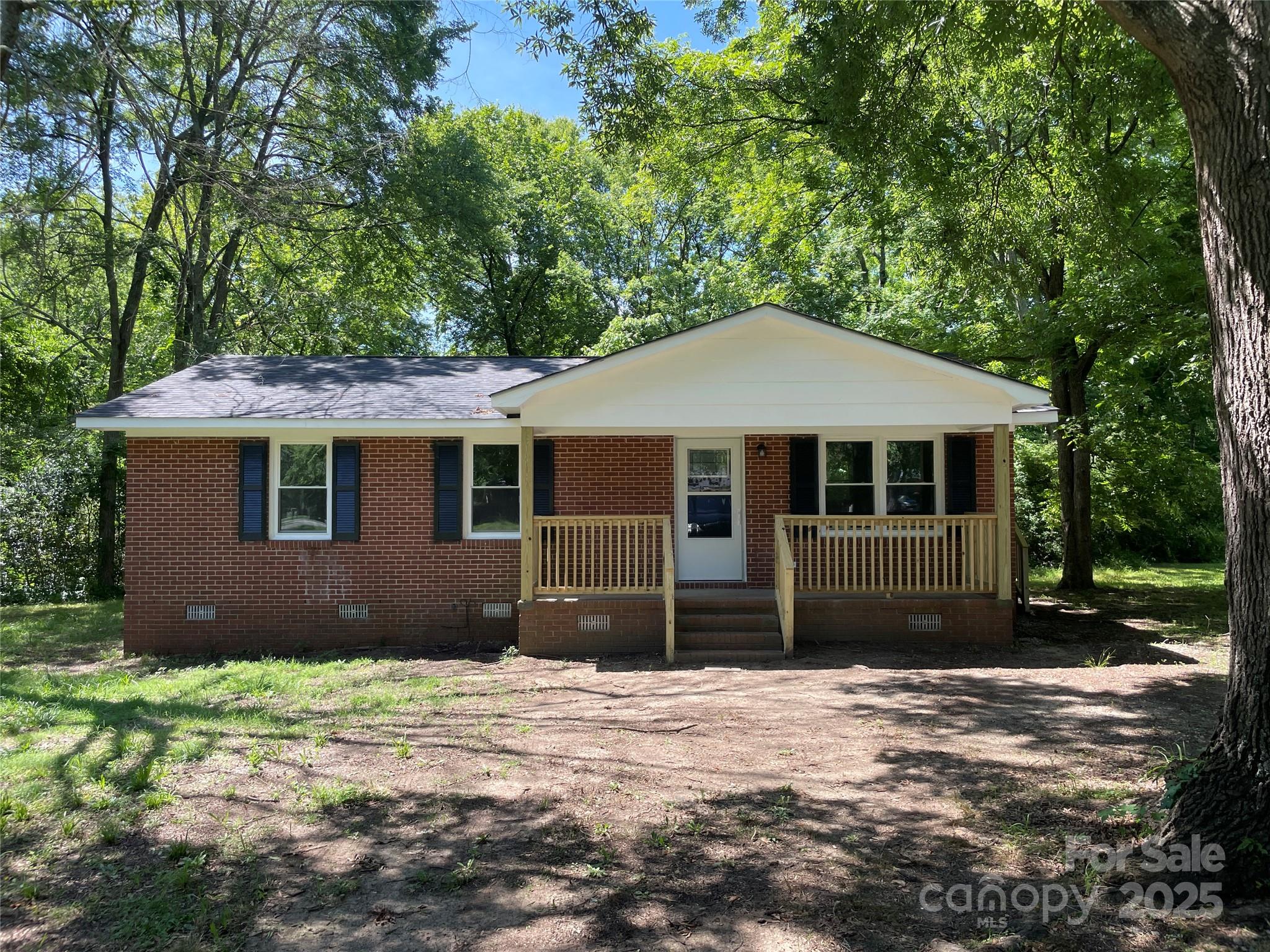 560 Roundtree Circle Chester, SC 29706 - Photo 1 of 20 Gallery Image 1