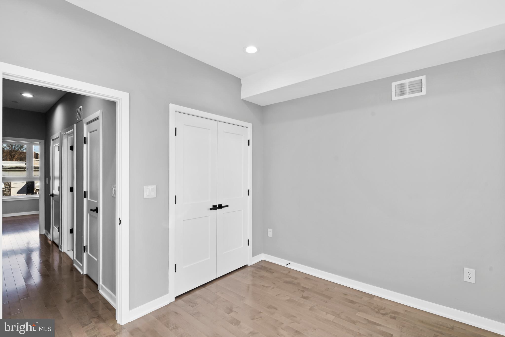 516 Pierce Street Philadelphia, PA 19148 - Photo 14 of 36