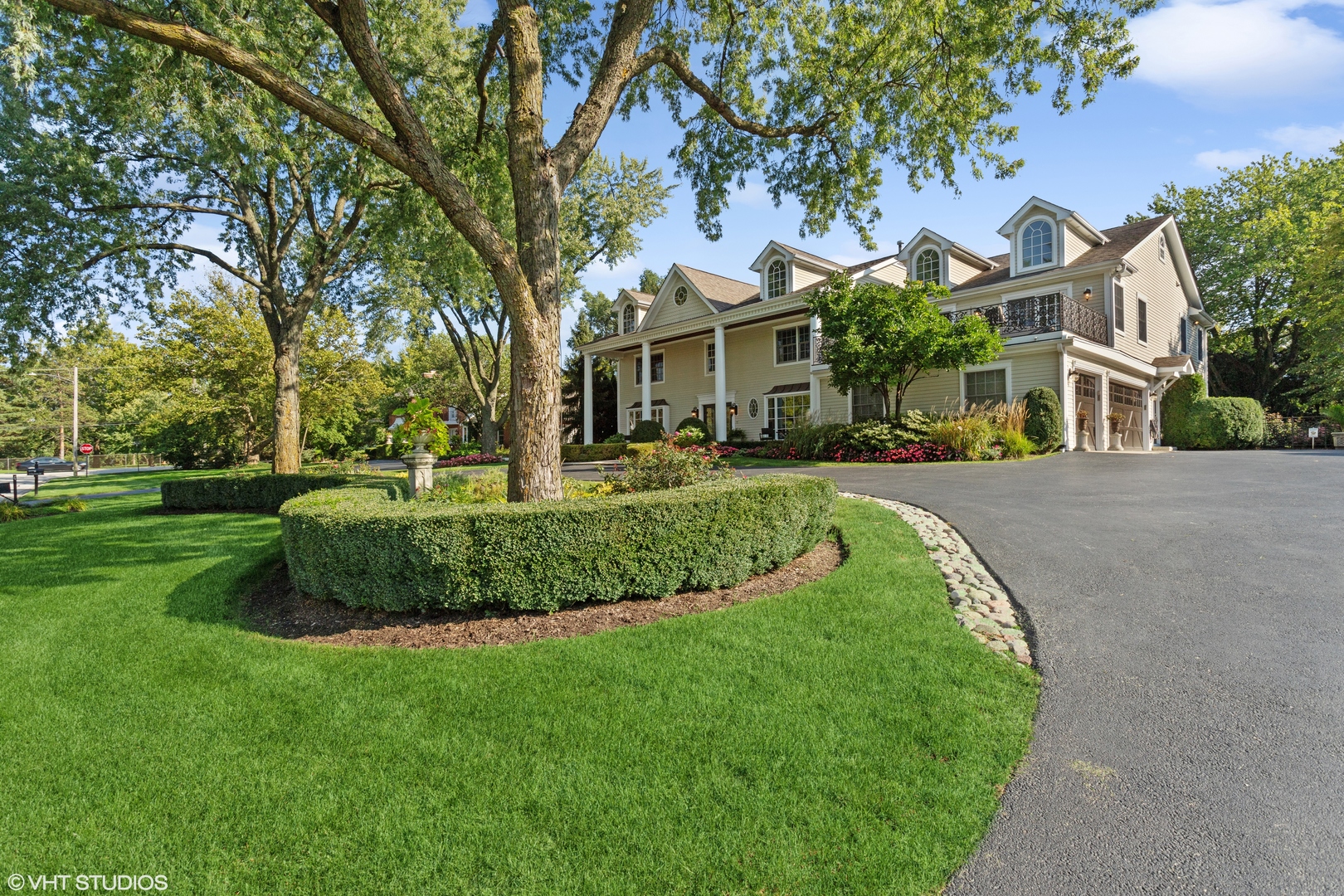 4 Charleston Road Hinsdale, IL 60521 - Photo 2 of 40 Gallery Image 2