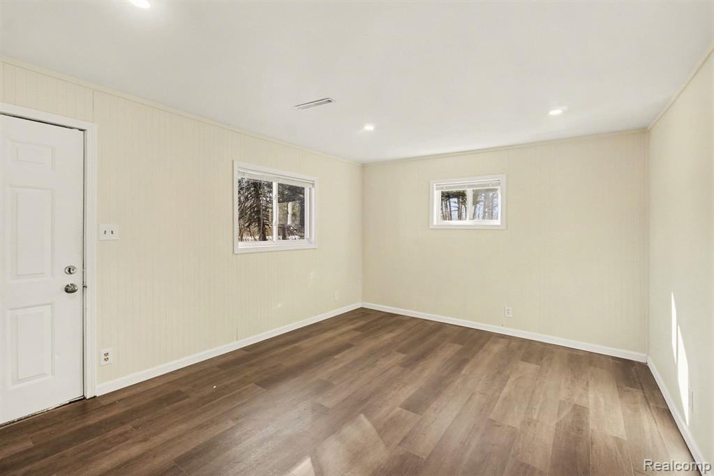 3401 Center Road Flint, MI 48506 - Photo 7 of 25