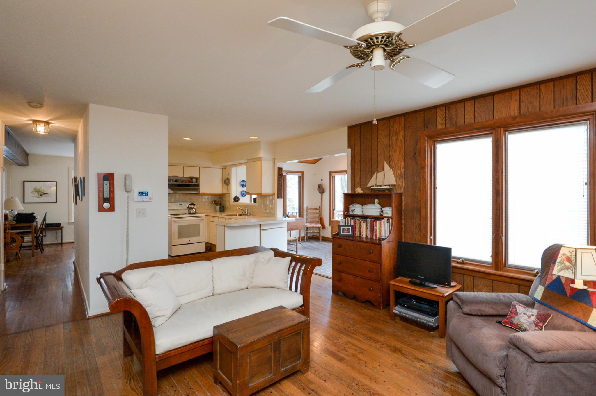 1020 Old Bay Ridge Road Annapolis, MD 21403 - Photo 3 of 23 Family Room