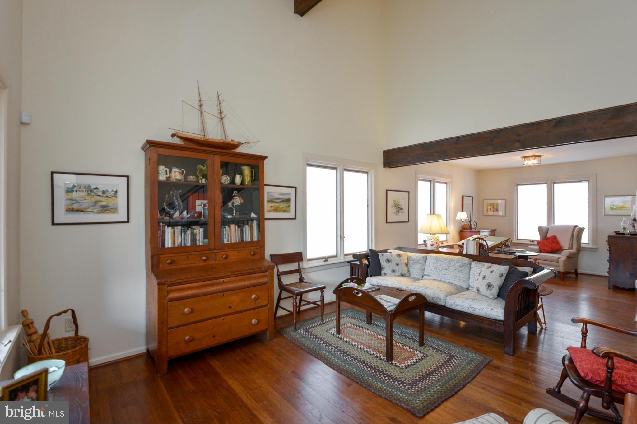 1020 Old Bay Ridge Road Annapolis, MD 21403 - Photo 4 of 23 Living Room