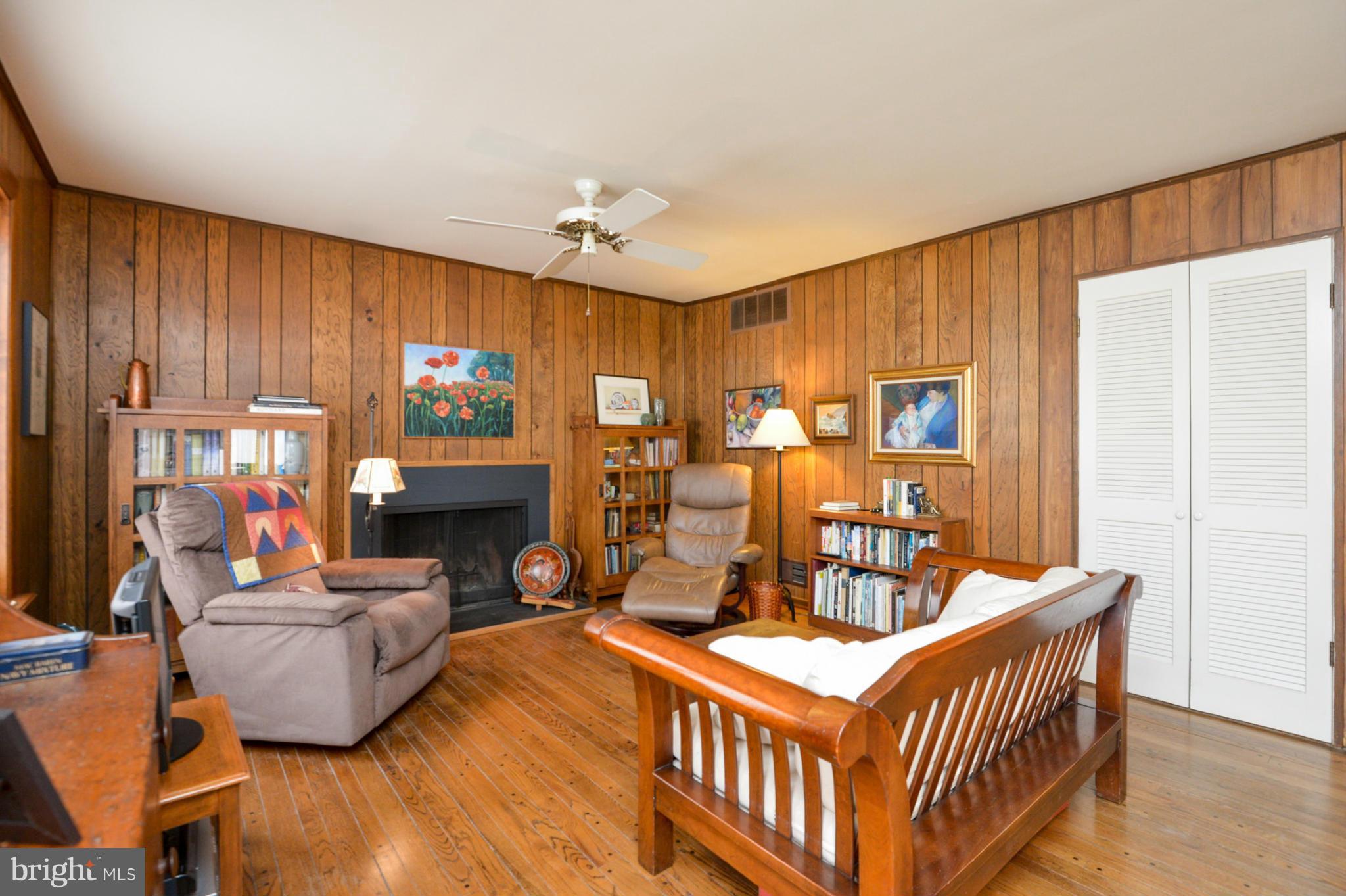 1020 Old Bay Ridge Road Annapolis, MD 21403 - Photo 7 of 23 Family Room