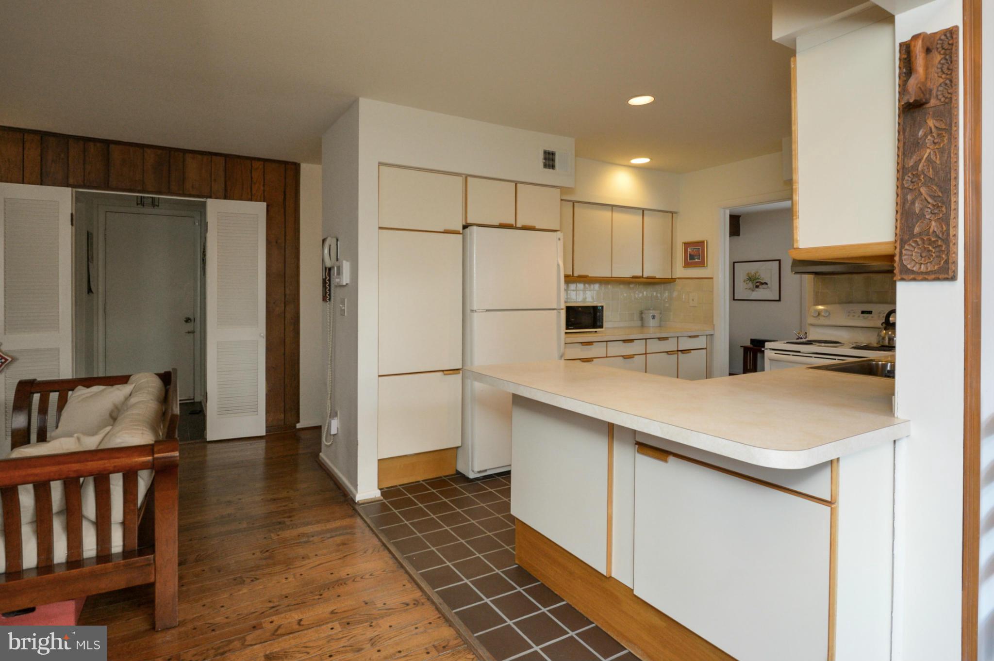 1020 Old Bay Ridge Road Annapolis, MD 21403 - Photo 9 of 23 Kitchen