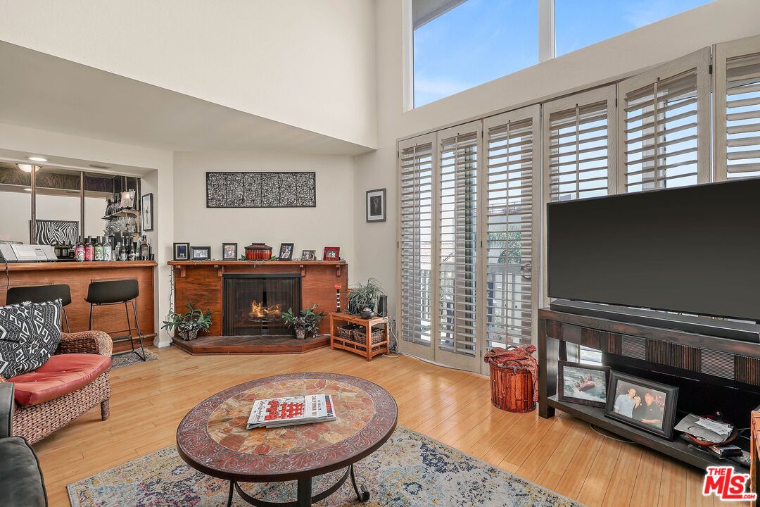 6690 Vista Del Mar, Unit E Playa del Rey, CA 90293 - Photo 4 of 12 a living room with furniture and a flat screen tv