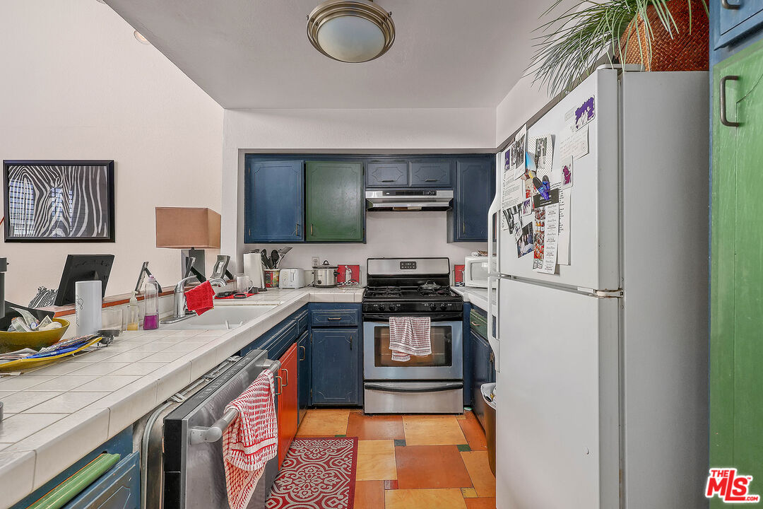 6690 Vista Del Mar, Unit E Playa del Rey, CA 90293 - Photo 5 of 12 a kitchen with stainless steel appliances granite countertop a sink stove and refrigerator