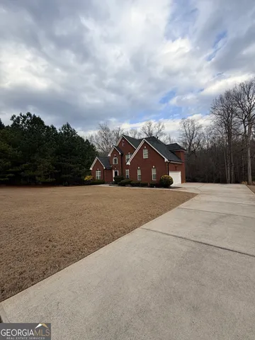 a view of outdoor space and green space