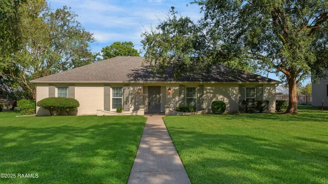 $345,000 | 2 Renee Avenue, Lafayette, LA 70503