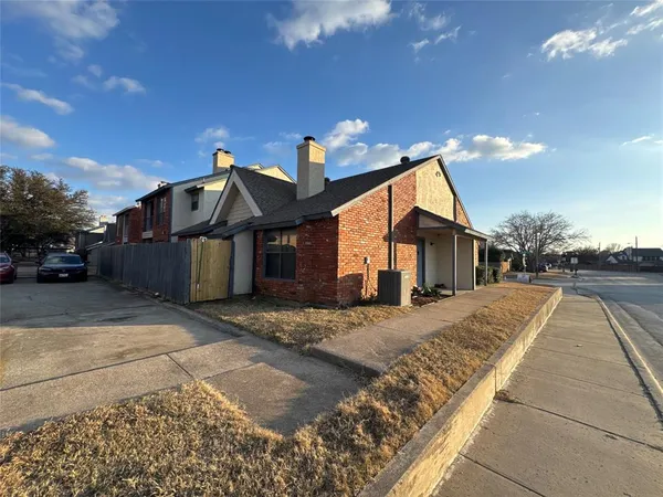 $599,999 | 7401 Bogart Drive, North Richland Hills, TX 76180