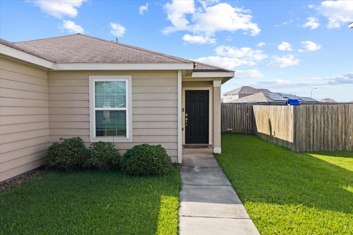 5727 Treasure Cove Road Cove, TX 77523 - Photo 17 of 20 a front view of a house with garden