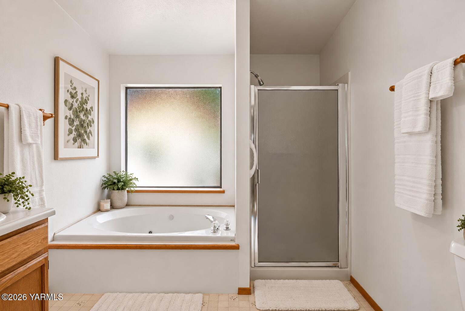 3701 Gun Club Road, Unit 88 Yakima, WA 98901 - Photo 19 of 34 0017Primary soaker tub & shower